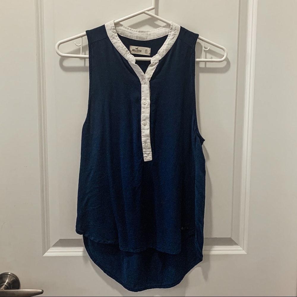 Contrast Collar Sleeveless Top